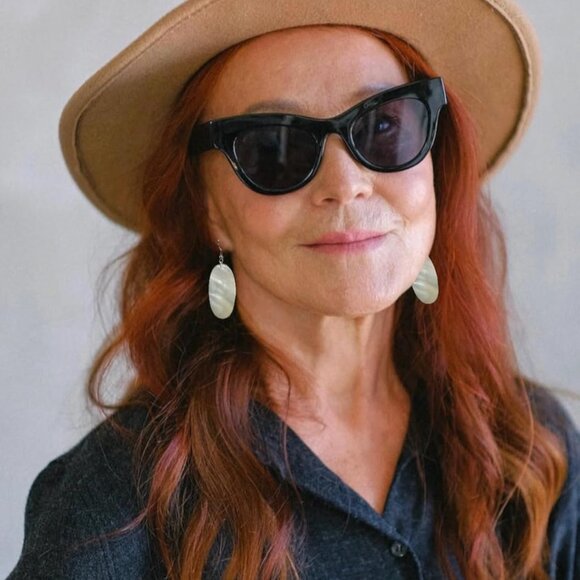 White Mother of Pearl Sea Shell Earrings - Elegant Beach Dangle Jewelry for Wome - Picture 5 of 7